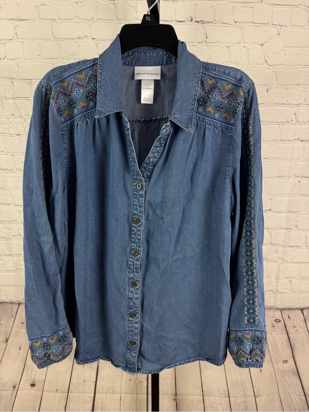 Alfred Dunner Denim Button Down Embroidered Shirt Size Large